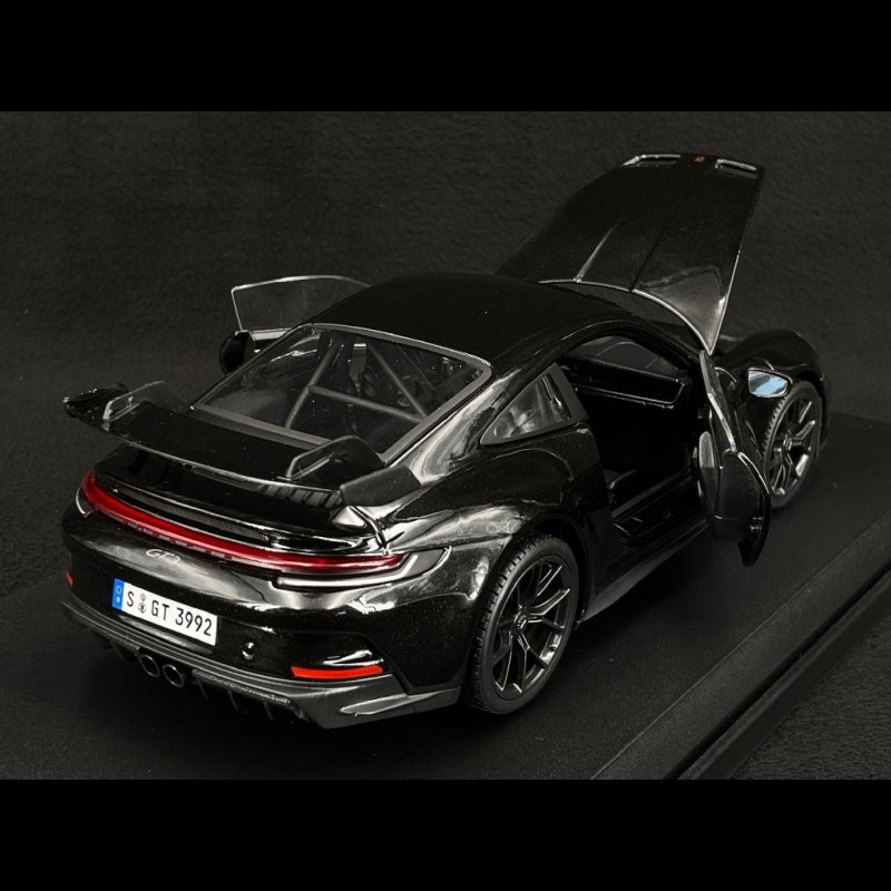 Porsche 911 GT3 type 992 2022 Noir Intense métallisé 1 18 Maisto 36458BK