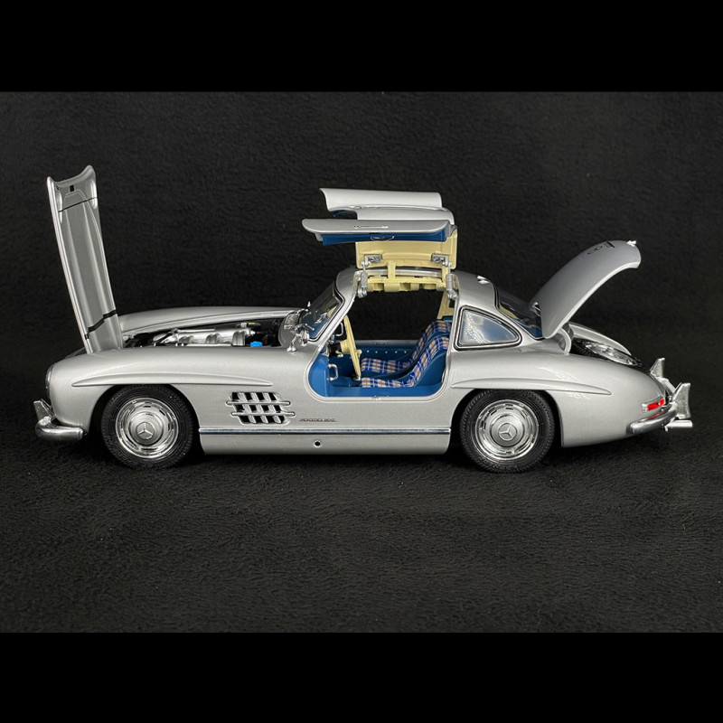 Mercedes Benz 300 SL 1954 Silver 1 18 Schuco 450045200