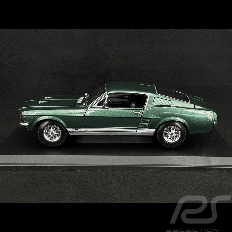 Ford Mustang GTA Fastback 1967 Stechpalme Grün 1/18 Maisto 31166