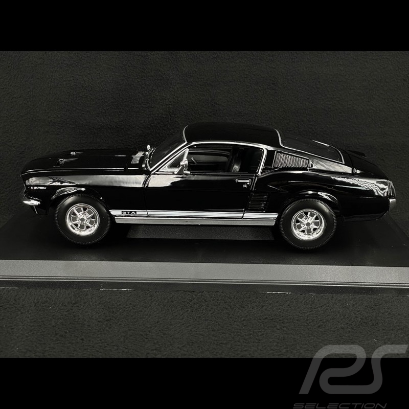 Ford Mustang GTA Fastback 1967 Black 1/18 Maisto 31166