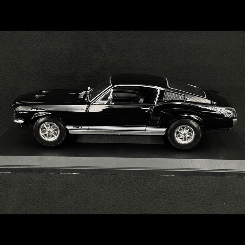 Ford Mustang GTA Fastback 1967 Black 1/18 Maisto 31166