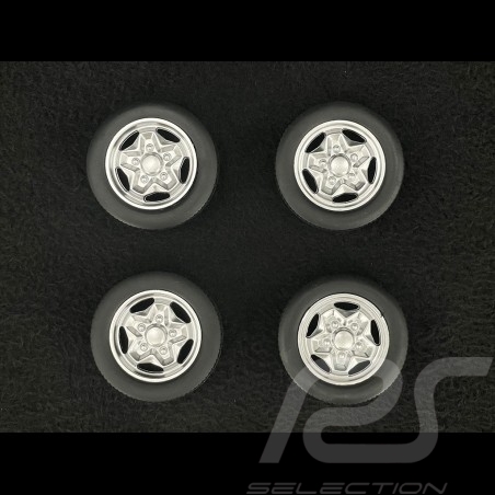 Set mit 4 Porsche 911 Carrera Clubsport Hackmesser Felgen und Reifen Silber 1/18 KK Scale KKDCACC021