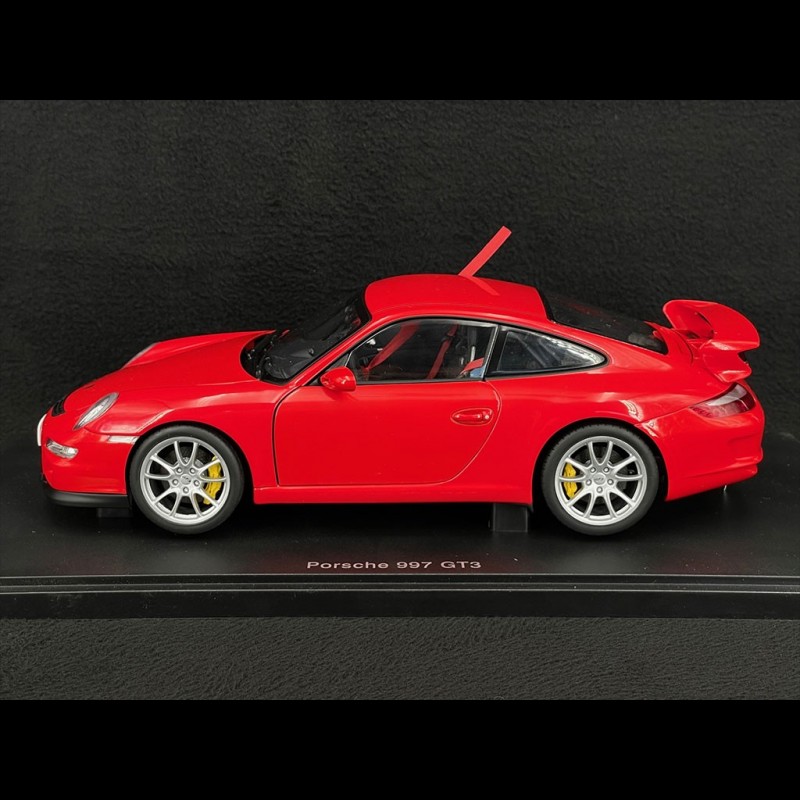 Porsche 911 GT3 Type 997 2007 Guards Red 1/18 AutoArt 77996