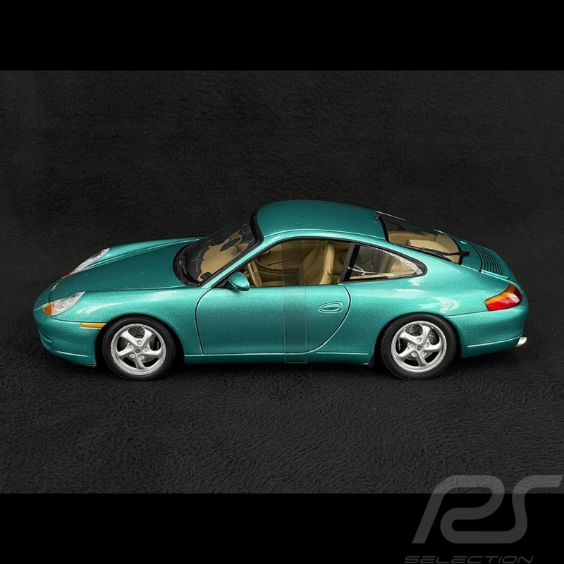 Porsche 911 Carrera Coupe Type 996 2004 Wimbledon Green Metallic 1/18 UT Models 27901