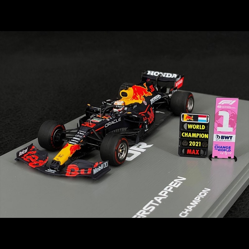 Max Verstappen Red Bull Racing RB16B n° 33 Winner GP Abu Dhabi 
