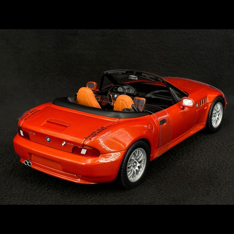 BMW Z3 ROADTER cabriolet open rouge avec valise 1/18 UT
