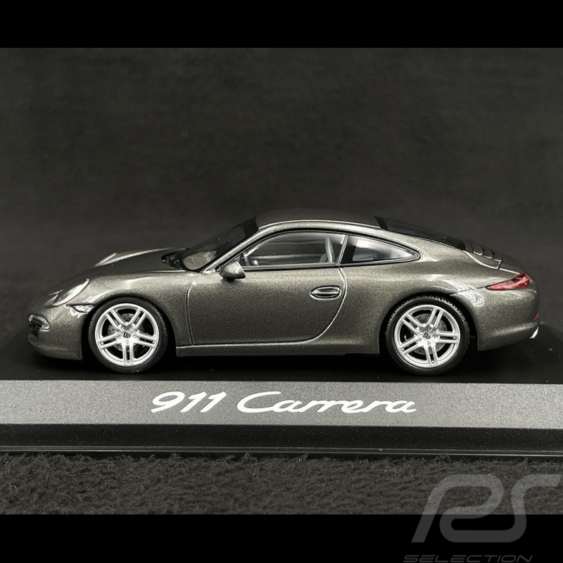 Porsche 911 Carrera Cabriolet 2012 color silver Minichamps 1