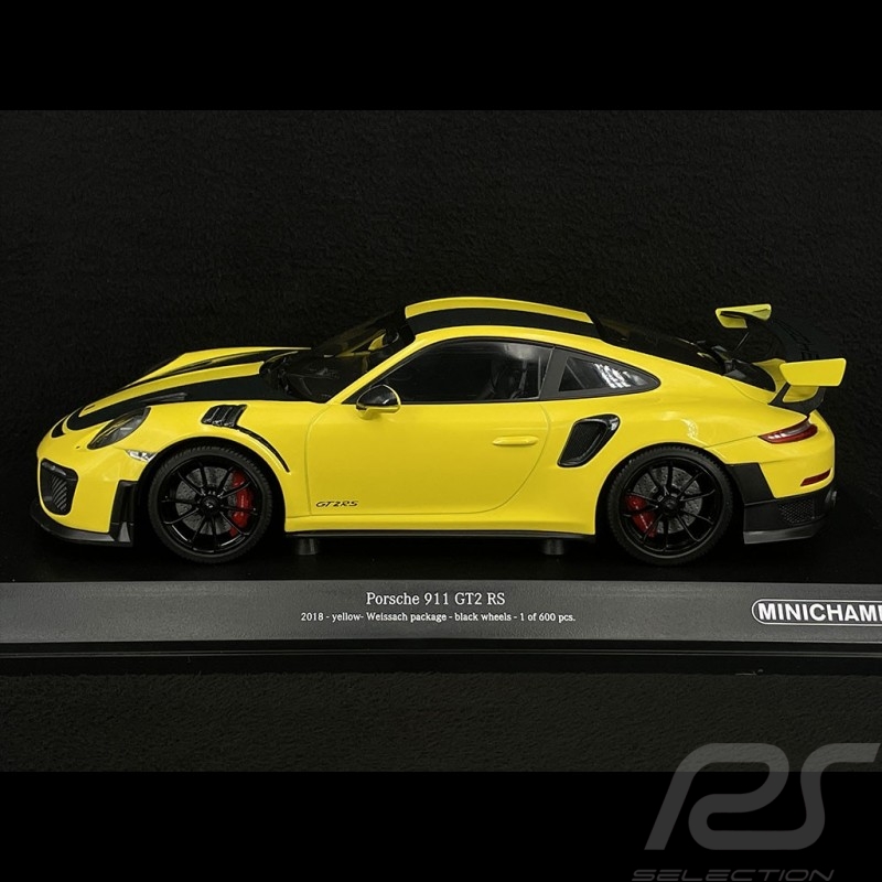 Porsche 911 GT2 RS Type 991 Weissach Package 2018 Racinggelb 1/18 Minichamps 155068311