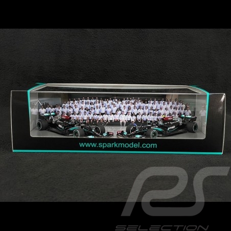 Duo Mercedes-AMG Petronas...