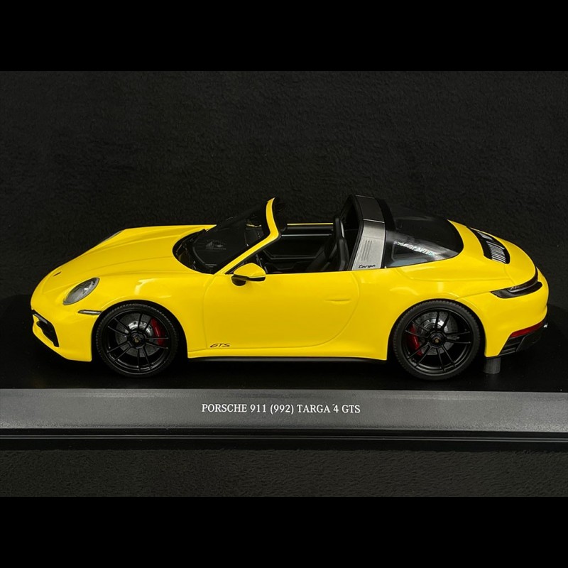 minichmaps 1/18 Porsche 911 (992) Targa 4 GTS 2021 yellow ポルシェ