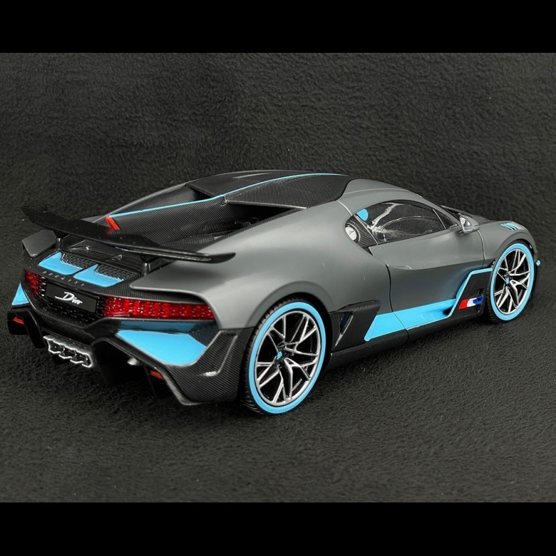 Bugatti Divo 2018 1:18 Bburago - Noir Mat édition 50e Anniversaire, BU11101-CARB