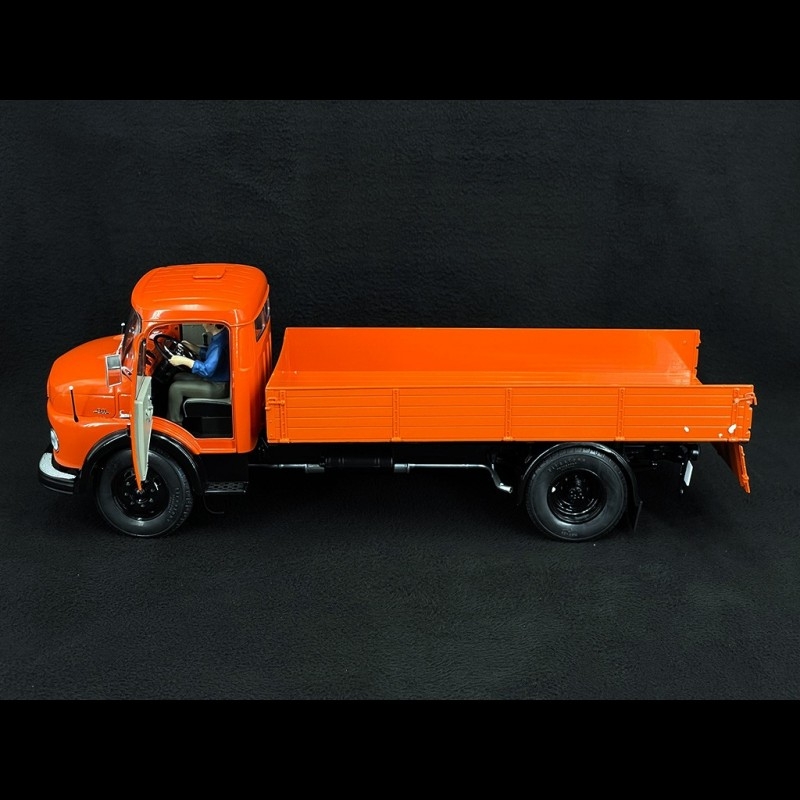 Truck Mercedes-Benz L911 Red 1/18 Schuco 450044700