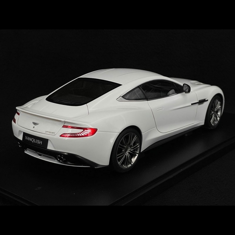 Aston Martin Vanquish 2015 White 1/18 Autoart 70250 - Second Choice