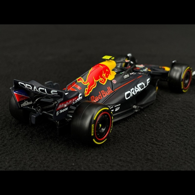 Sergio Pérez Red Bull Racing RB18 n°11 F1 2022 1/43 Bburago 38061P