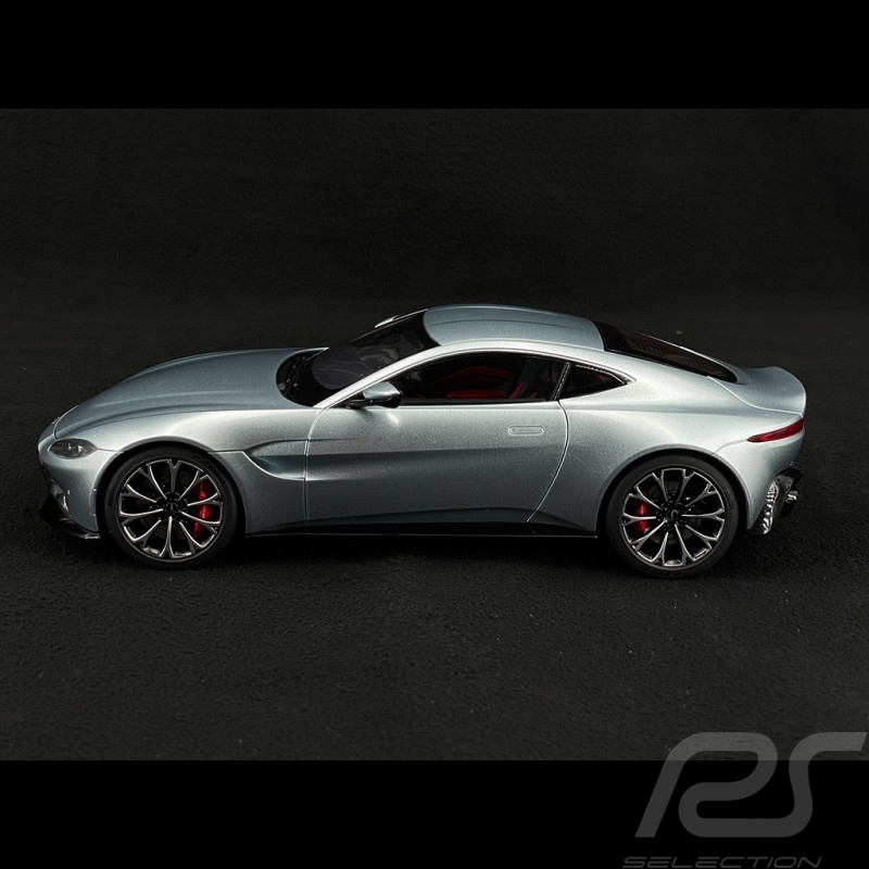 Aston Martin Vantage 2019 Skyfall Silver 1/18 Autoart 70276