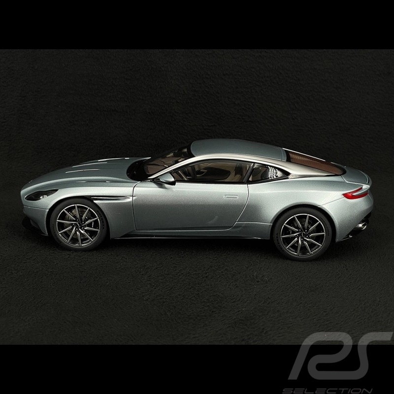 Aston Marton DB11 2017 Argent Skyfall 1/18 Autoart 70267