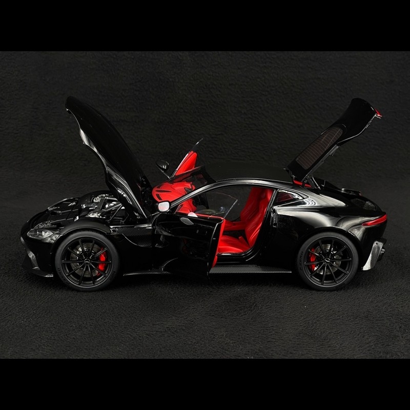 ミニカー AUTOart Aston Martin Vantage 2019 Amazon.com: AUTOart 2019 Aston Martin Vantage RHD (Right Hand