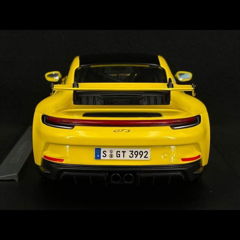 Modellino Auto 1:18 Maisto Porsche 911 992 Gt3 Coupè '22 Giallo