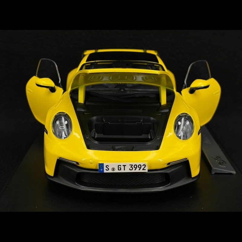 Modellino Auto 1:18 Maisto Porsche 911 992 Gt3 Coupè '22 Giallo