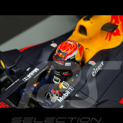 Max Verstappen Red Bull Racing RB13 n° 33 Vainqueur GP Malaisie 2017 F1 1/18 Spark 18S311