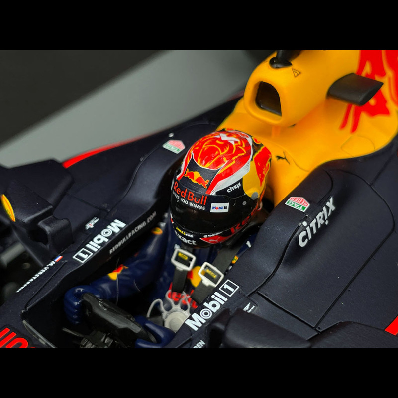 Max Verstappen Red Bull Racing RB13 n° 33 Winner GP Malaysia 2017