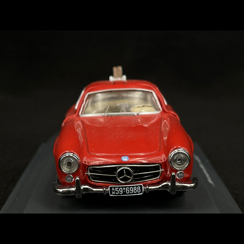 Mercedes-Benz 300 SL 1954 with skis and figure Red 1/43 Schuco 450376600