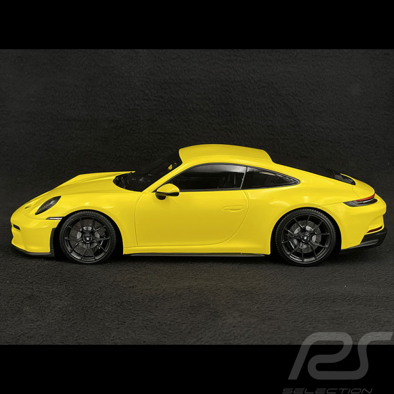 Porsche 911 GT3 Touring Type 992 2022 Racinggelb 1/18 Minichamps 117069021