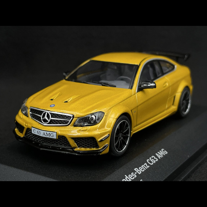 1:18 Mercedes Benz C63 AMG Série noire - Blanc