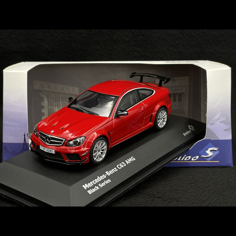 Mercedes AMG C63 rot