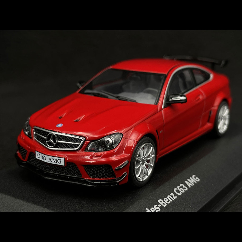 Mercedes AMG C63 rot