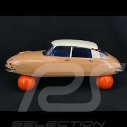 Citroën DS19 on balloons 1959 Blonde Scale 1/12 Norev 121567