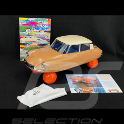 Citroën DS19 on balloons 1959 Blonde Scale 1/12 Norev 121567