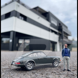 Porsche 911 S 1968 with Steve McQueen Figure / Le Mans Movie Slate Gray 1/43 Schuco 450361700