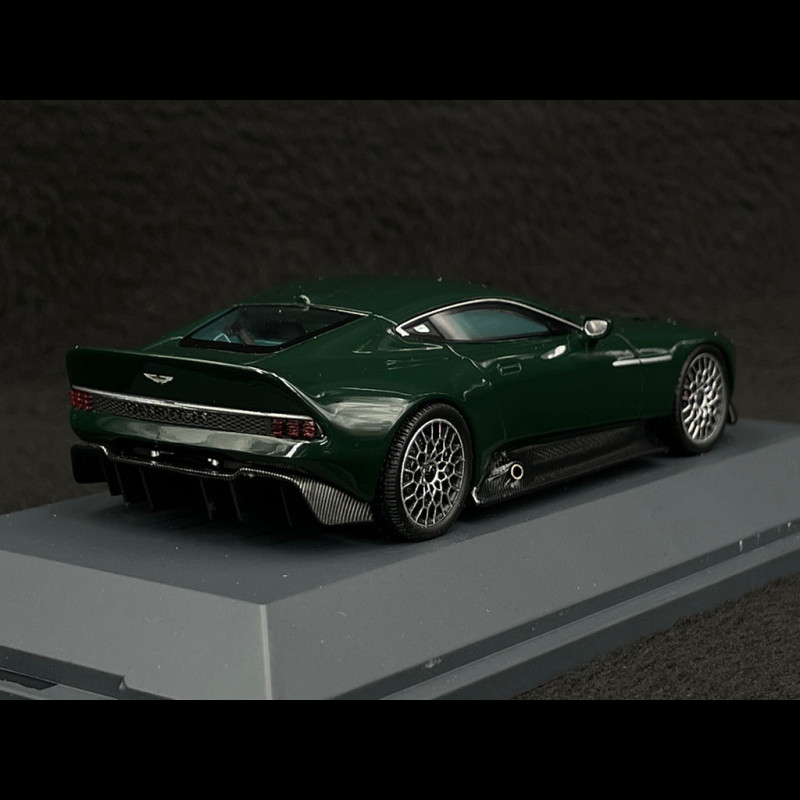 Schuco 1:43 Aston Martin DBX Baujahr 2020 grün metallic 450925900