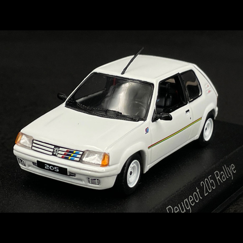 Peugeot 205 junior 1988 de Ottomobile au 1/18 ème blanche