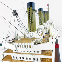 Maquette bateau en bois : RMS Titanic