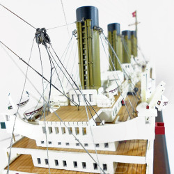 Titanic Boat Model RMS ocean liner 92 cm 1/300 Wood