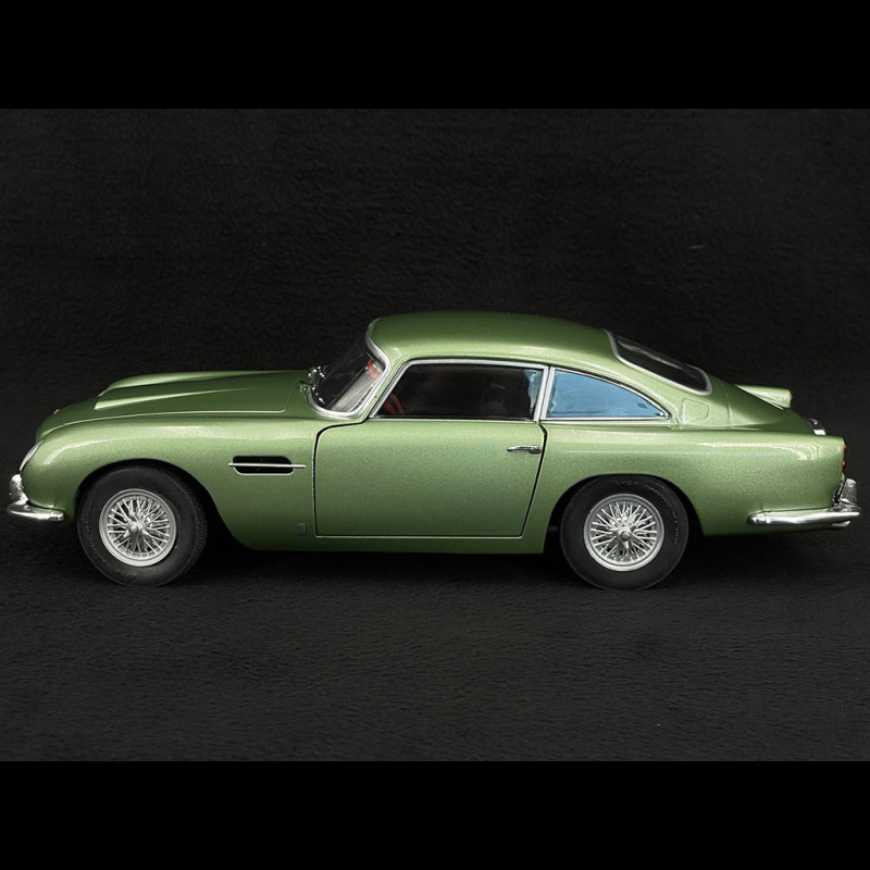 Review: Solido 1:18 Aston Martin DB5