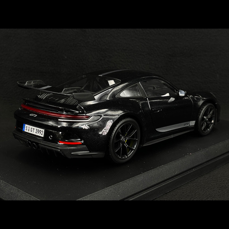 Porsche 911 GT3 type 992 2022 Jet Black metallic 1/18 Maisto 36458BKS
