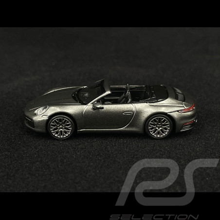 Porsche 911 Carrera 4S...