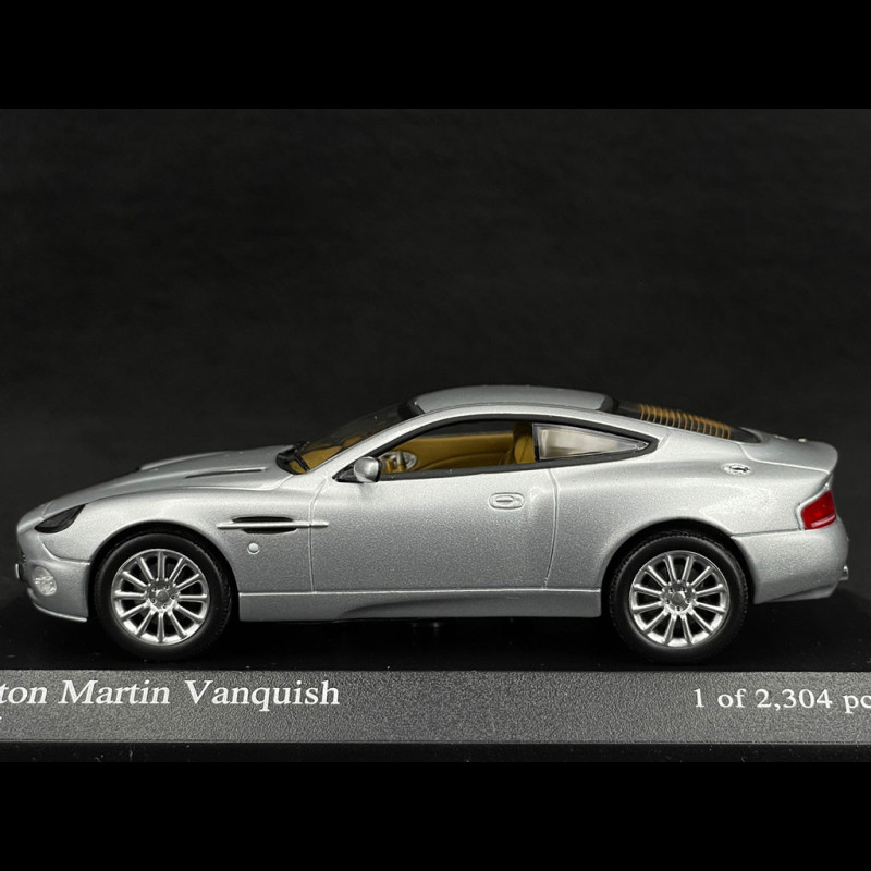 Aston Martin Vanquish 2002 Silber 1/43 Minichamps 400137224