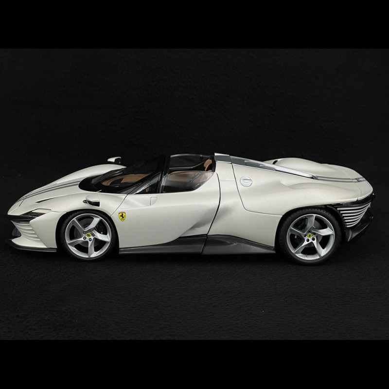 BURAGO 1/18 Ferrari Daytona SP3 2022 White Black ART.BU16912W
