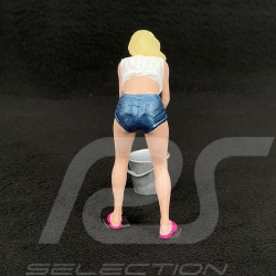 Figurine sexy girl car wash with bucket Diorama 1/18 Premium 18021