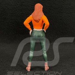 Figurine girl in crop top and dark glasses Diorama 1/18 Premium 18015