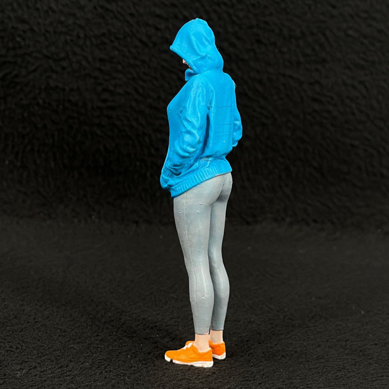 Figurine fille sportive en sweat à capuche Diorama 1/18 Premium 18014
