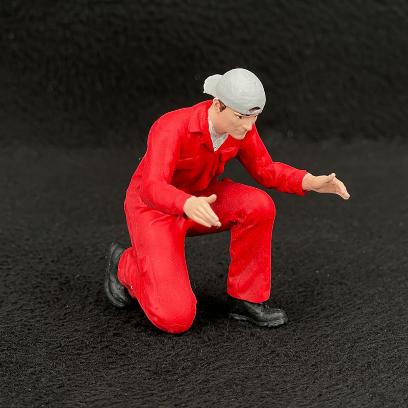 AT-COLLECTION – Personnage Mécanicien En Blouse Rouge – 1/32 – ADF32110 Figurine Résine AT-COLLECTION