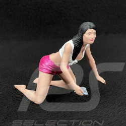 Figur sexy Mädchen Car wash kniend Diorama 1/18 Premium 18019