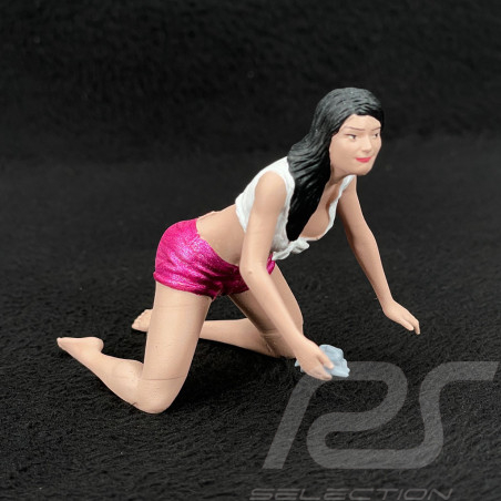 Figurine fille sexy car wash à genoux Diorama 1/18 Premium 18019