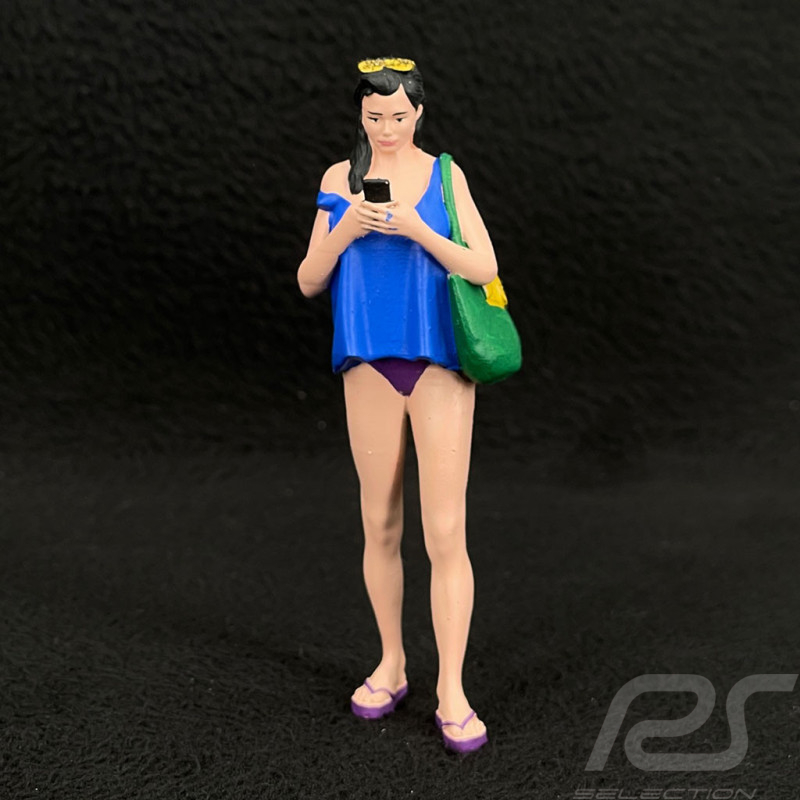 Figur Mädchen am Strand am Telefon Diorama 1/18 Premium 18003