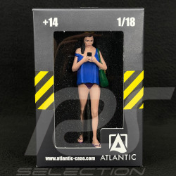 Figurine fille à la plage au téléphone Diorama 1/18 Premium 18003